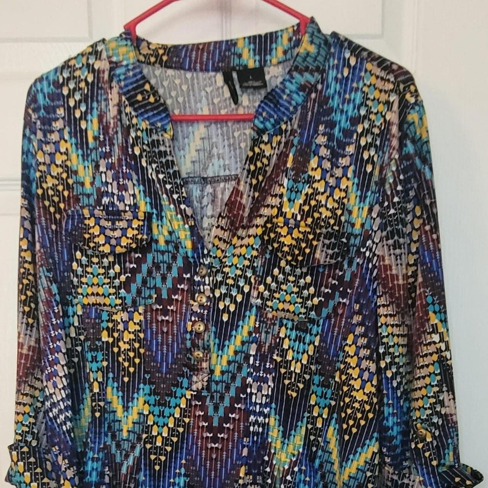 New Directions multicolored geometric pattern polyester & spandex blouse